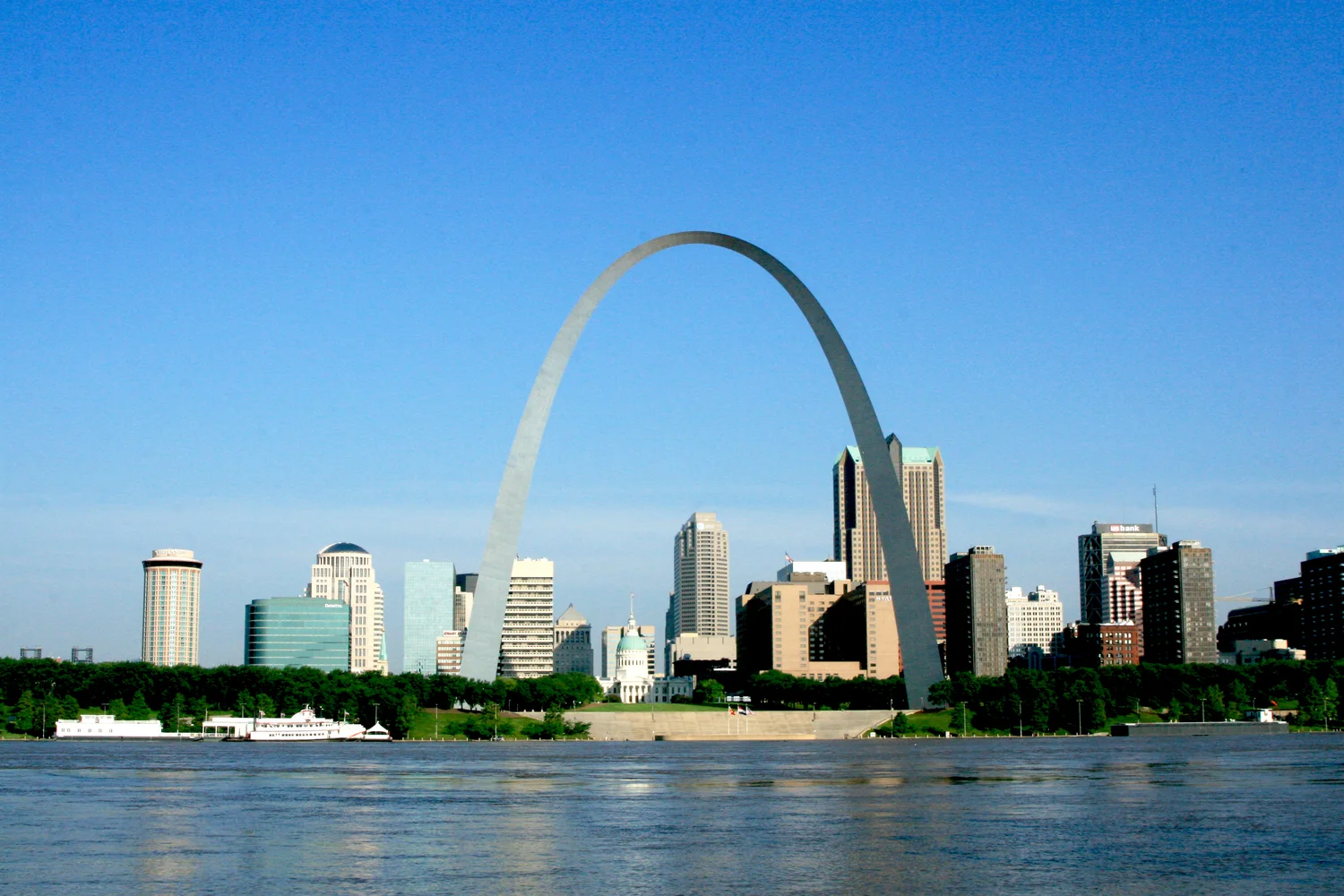 The Gateway Arch and downtown St. Louis along the Mississippi River.